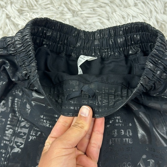 Lululemon Hotty Hot Short II *Long 4" Manifesto 20YR Manifesto Foil Black Black - Picture 3 of 6